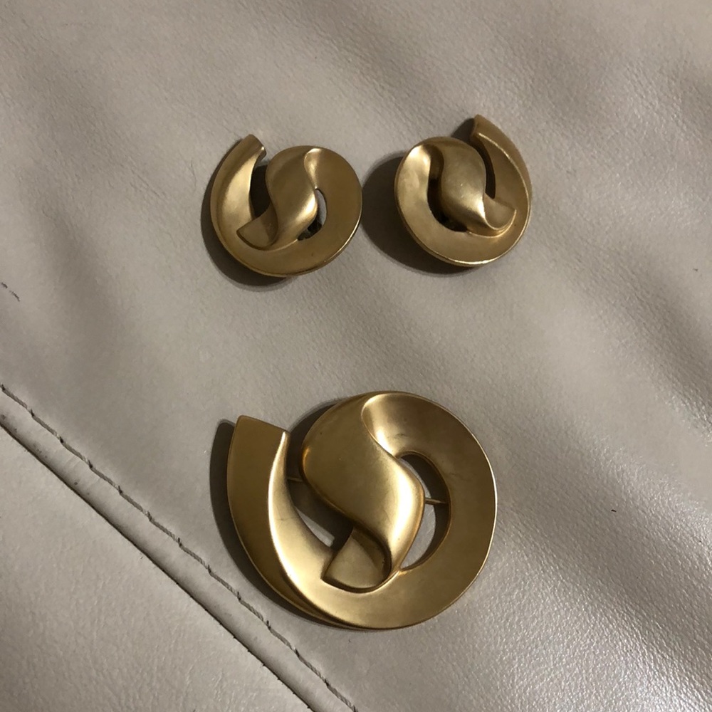 Vintage Gold Geometric Earrings and Brooch Set